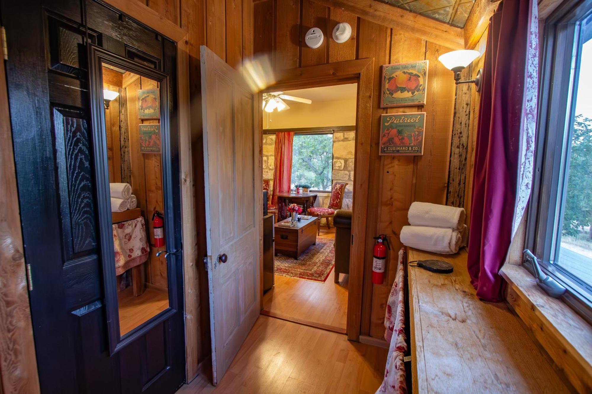 Bed and Breakfast A Barn At The Quarry Fredericksburg Esterno foto